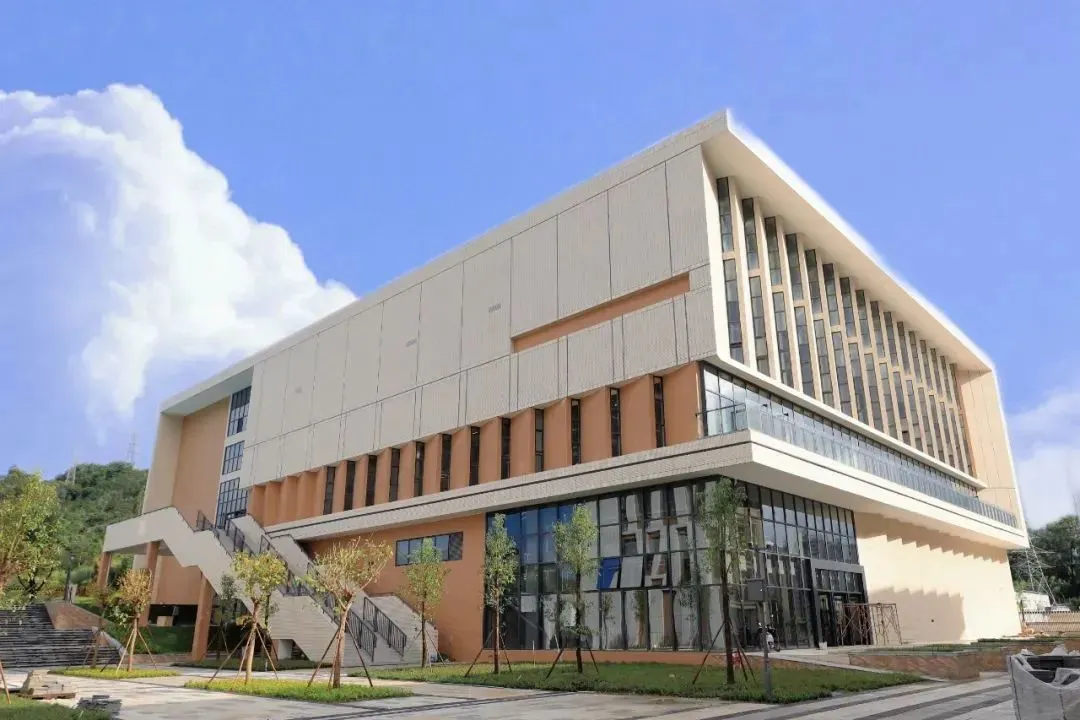 Campus Sports ibi isere Irin Ikole
